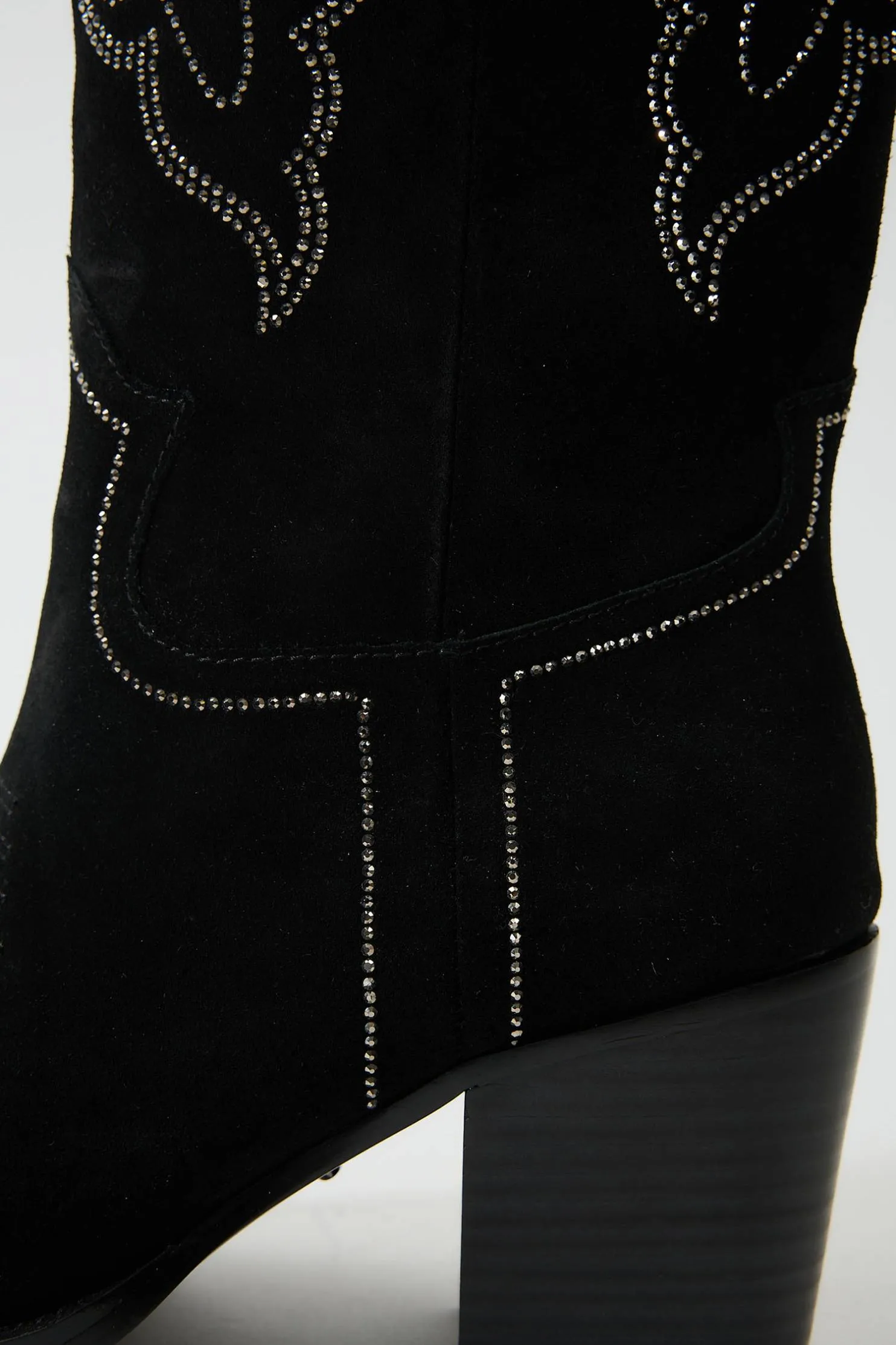 Amaltheia Black