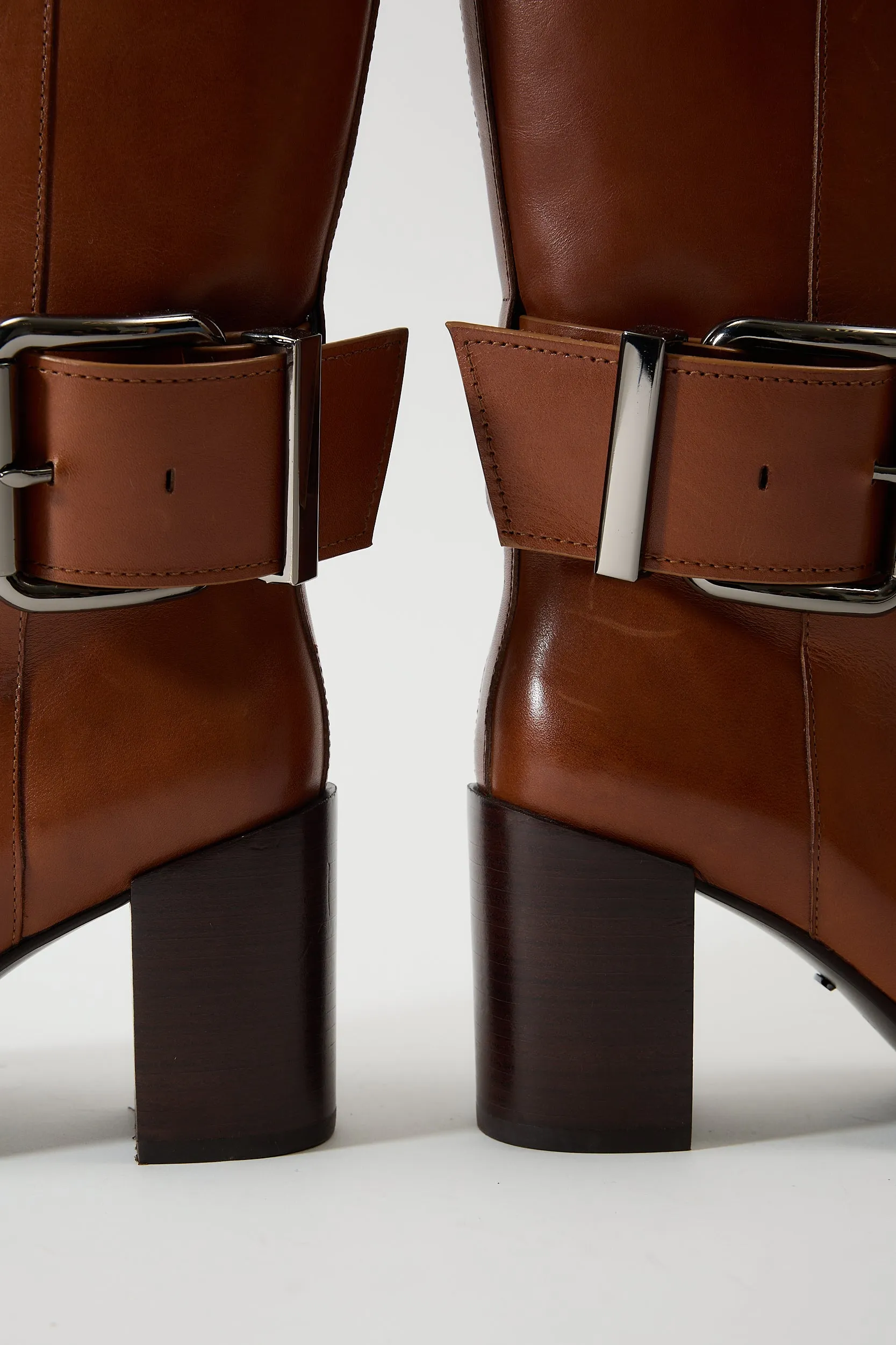 Nefeli Brown